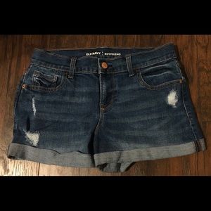 old navy medium wash distressed denim shorts 🌻